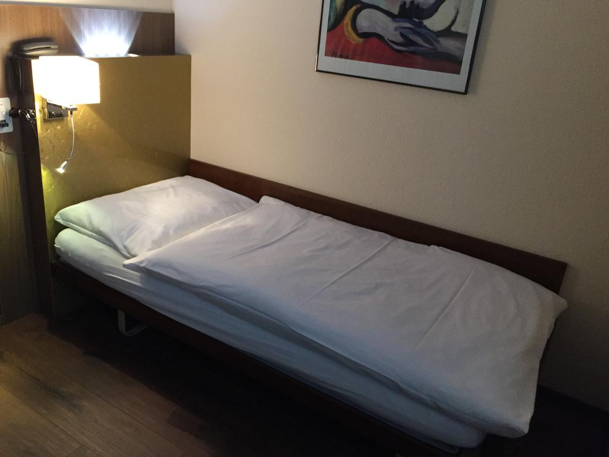 Zys Hotel Wettingen Bagian luar foto